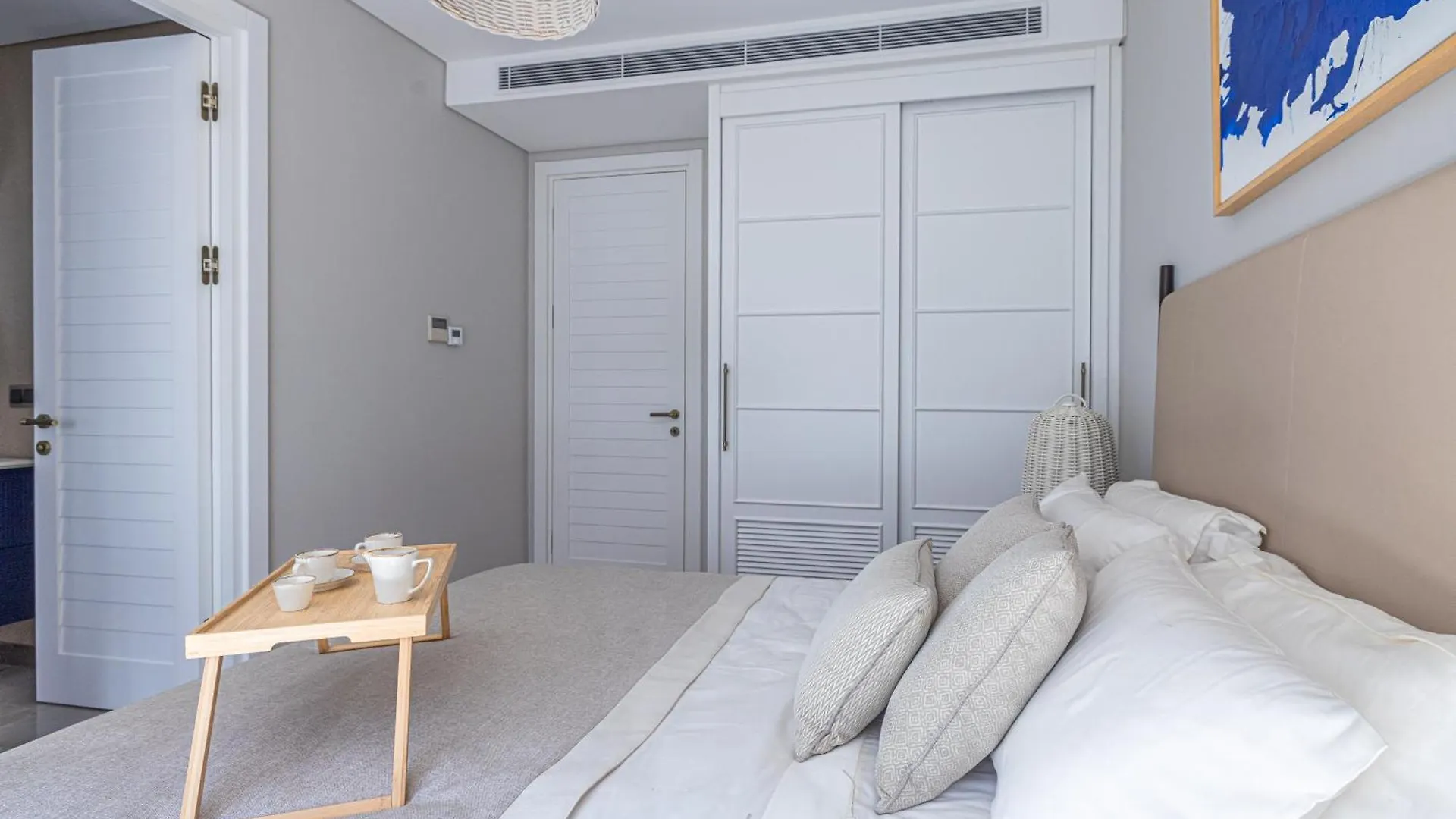 1-Bedroom Seafront Flat With Hotel Amenities Apartman