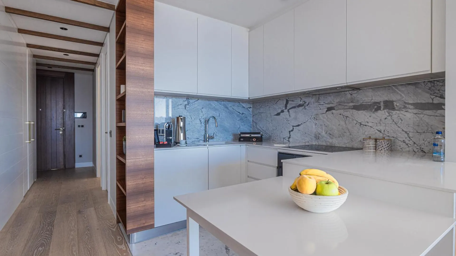 1-Bedroom Seafront Flat With Hotel Amenities Törökország