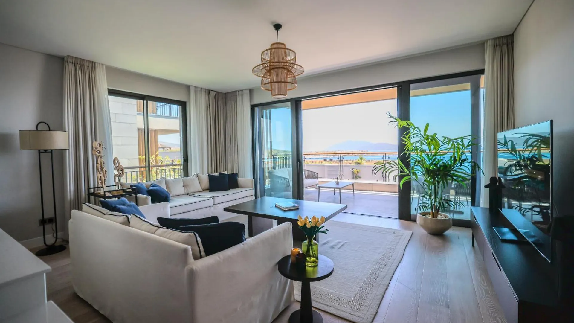 Apartament 1-Bedroom Seafront Flat With Hotel Amenities