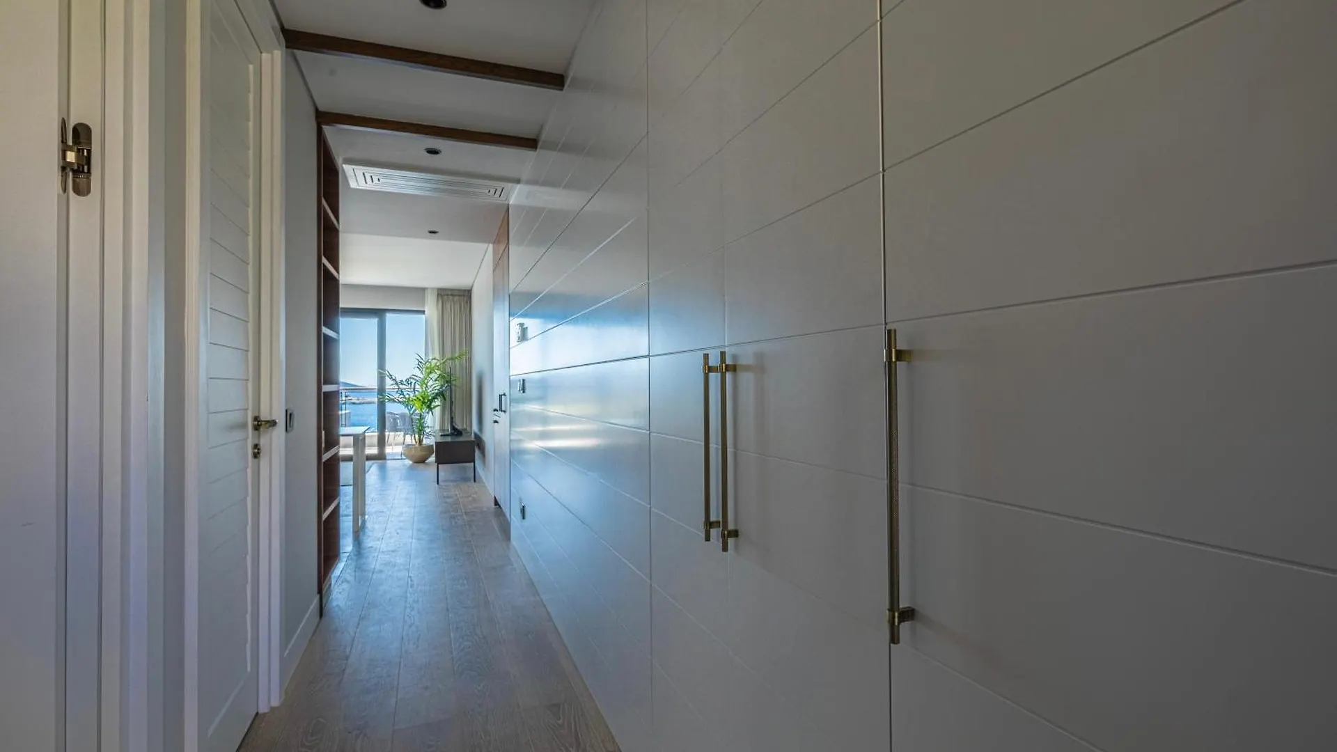 1-Bedroom Seafront Flat With Hotel Amenities Bodrum